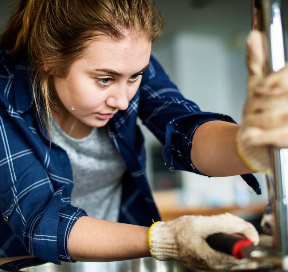 img-woman1 img-woman1